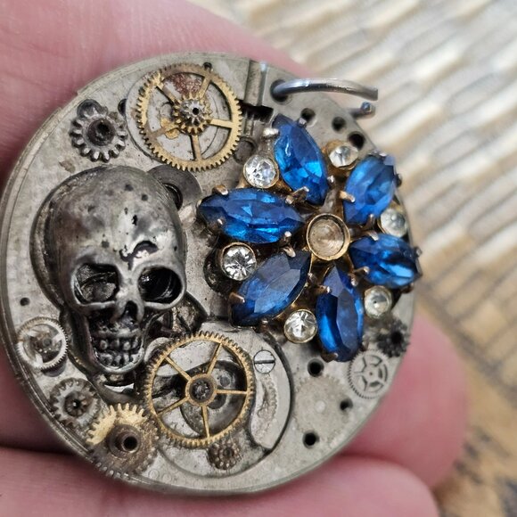 Custom made watch gut pendant - Picture 5 of 6